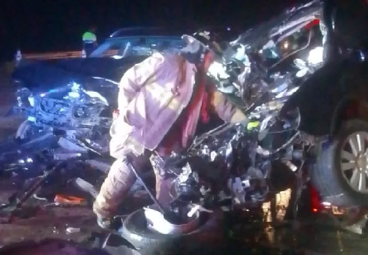 Los automóviles fueron pérdida total. 