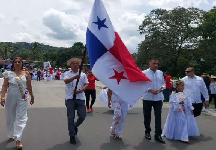 Colón también se vistió de lujo para celebrar el Grito de Independencia. Foto. Diomedes Sánchez