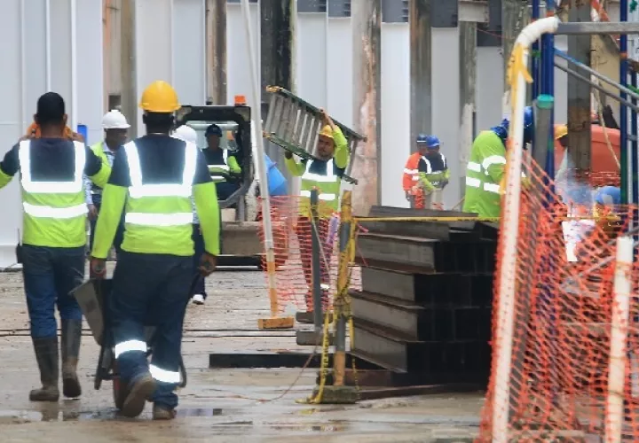 La orden de proceder para el reinicio de la obra se efectuó el pasado 27 de mayo, ya que la misma inició en el 2010 y fue abandonada.  Foto. Diomedes Sánchez