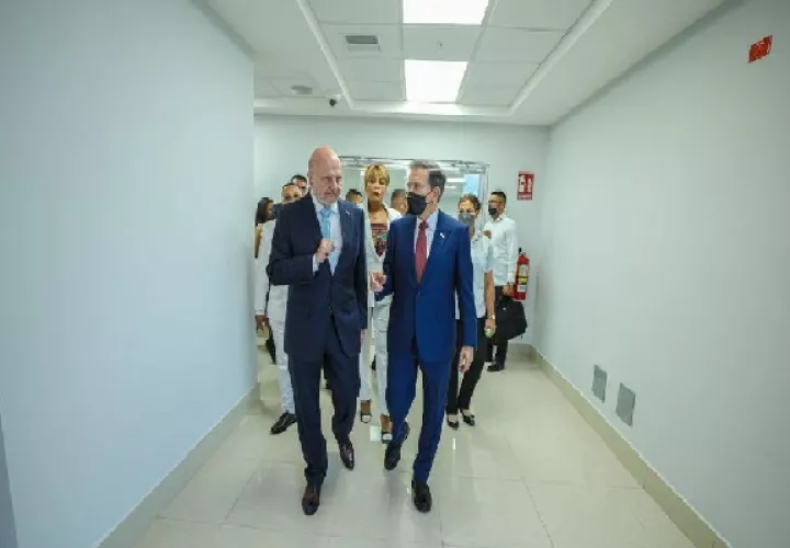 El presidente de la república Laurentino Cortizo llevó a cabo junto al gerente de la Zona Libre de Colón Giovanni Ferrari un recorrido por las nuevas instalaciones. Foto. Cortesía. Presidencia de la República