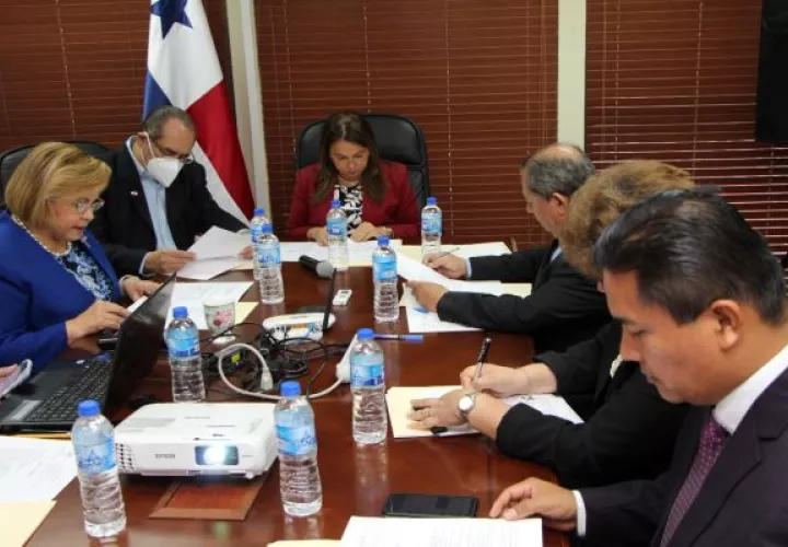 El Coneaupa también analiza la labor administrativa y académica que efectúan cada uno de estos centros de educación superior. Foto: Cortesía Meduca