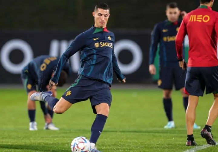 Cristiano Ronaldo en los entrenamientos con Portugal. Foto:EFE