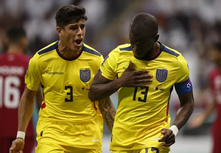 Enner Valencia (13) anotó los dos goles de Ecuador. Foto: EFE