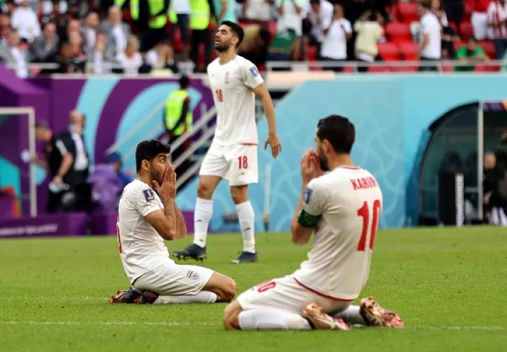 Jugadores de Irán celebran el triunfo contra Gales. Foto: EFE
