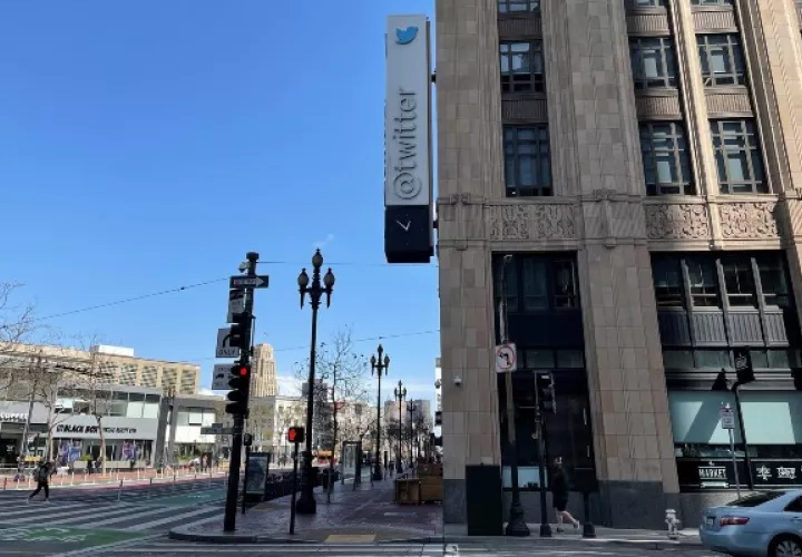 El jueves por la noche, algunos empleados dejaron de tener acceso a las cuentas corporativas de la empresa de Twiiter en California. Foto: EFE