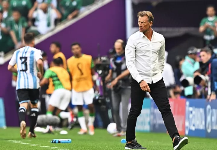 Hervé Renard, de 54 años, causa sensación en las redes con su estilo de galán hollywoodense. 