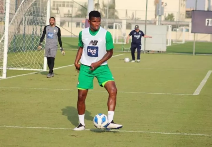 El defensa central Fidel Escobar en los entrenamientos. Foto:Fepafut