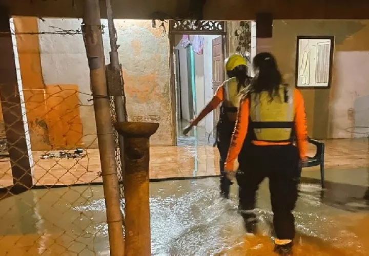 Varias viviendas han sido afectadas con la introducción de agua. Foto. Sinaproc