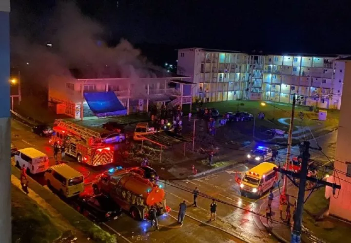 El siniestro se dio en medio de un apagón que afectó esta comunidad. Foto / Diomedes Sánchez.