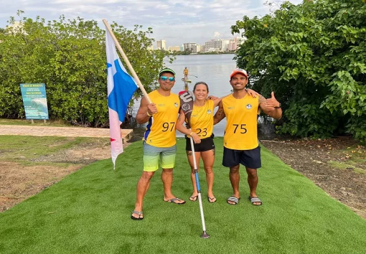 Equipo panameño en el Campeonato Mundial de Stand Up Paddle y Paddleboard de Puerto Rico. Foto: Cortesía