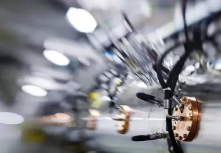 El aparato se basa en la tecnología FLASH, que utiliza electrones de muy alta energía. Foto: EFE