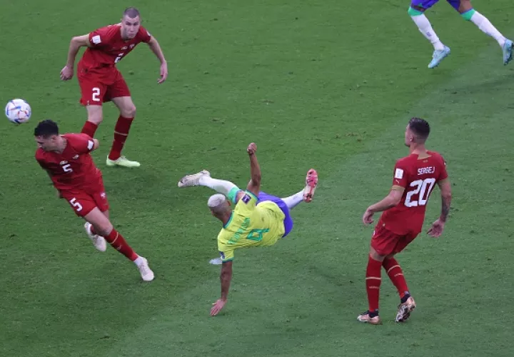 Richarlison anotó de chilena el segundo gol brasileño. Foto:EFE