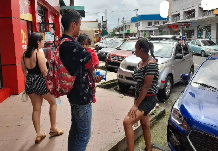 Familias completas buscan la manera de sobrevivir en las calles de David. Foto. José Vasquez
