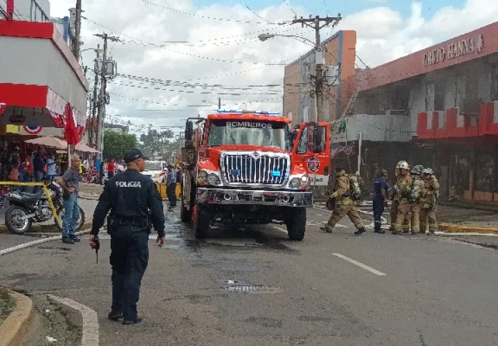 Para el control de este incendio recibieron el apoyo de los cuarteles de Penonomé, Chitré, Soná, La Mesa. Foto. Melquíades Vásquez