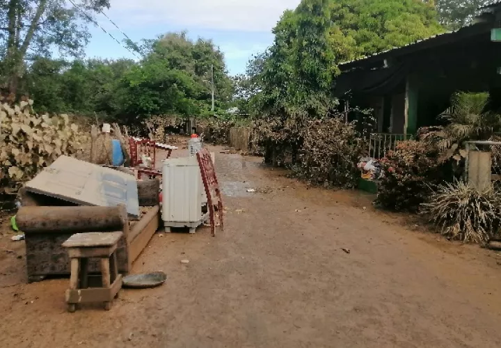 Los residentes del área perdieron lo poco que tenían. Foto. Thays Domínguez