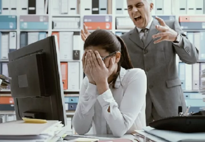 La legislación iba dirigida a erradicar el hostigamiento y acoso laboral en las oficinas privadas.  Foto ilustrativa
