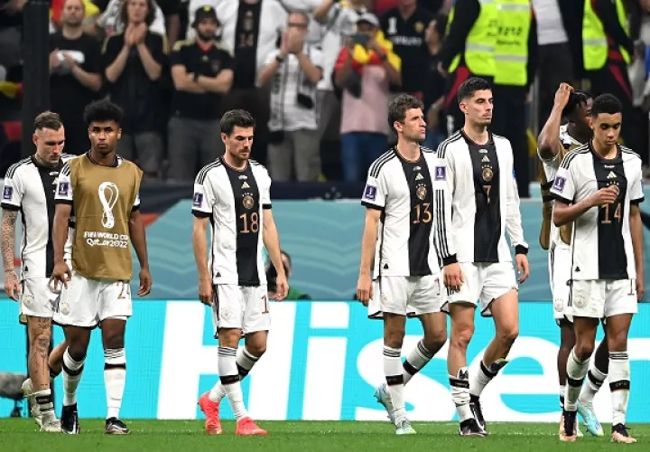 Jugadores de Alemania lamentan su eliminación del Mundial en la ronda de grupos. Foto:EFE