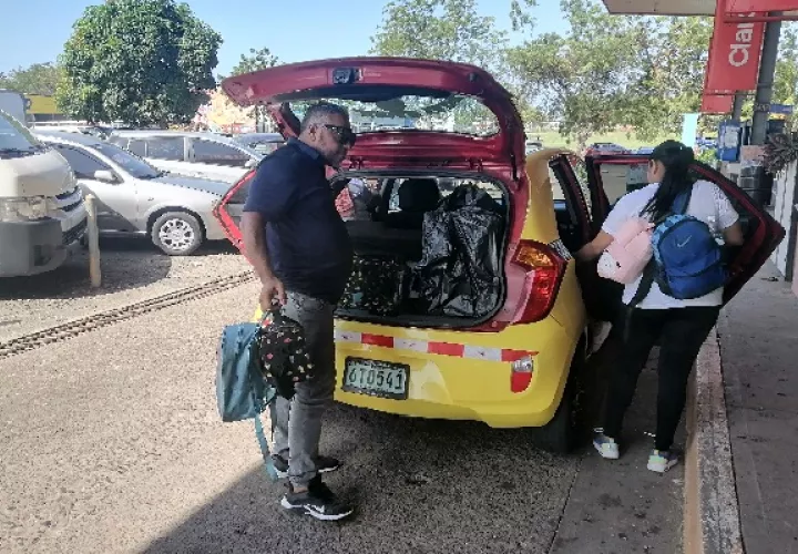 Los transportistas esperan que para las fiestas de fin de año halla una mayor cantidad de visitantes. Foto. Thays Domínguez