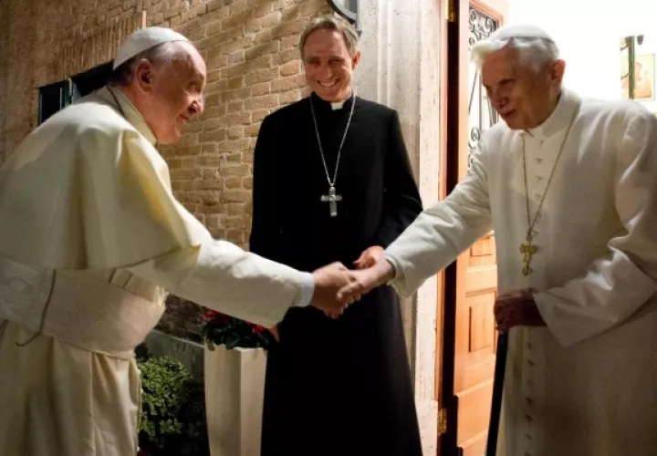  Francisco en audiencia general dijo que Benedicto, de 95 años, estaba "muy enfermo". Foto: EFE
