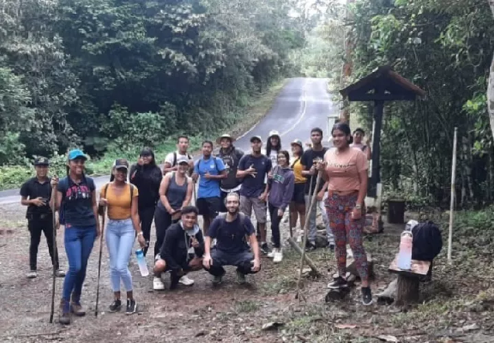 En el área los visitantes, son atraídos principalmente por su clima fresco y su belleza natural y además tienen la oportunidad de observar especies de fauna y flora. Foto. Cortesía