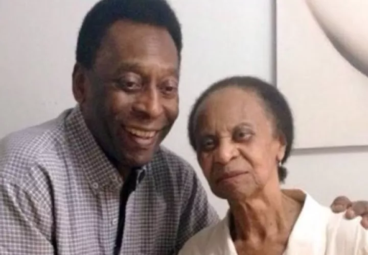 Pelé y su madre, Celeste Arantes. Foto: Instagram / @pele