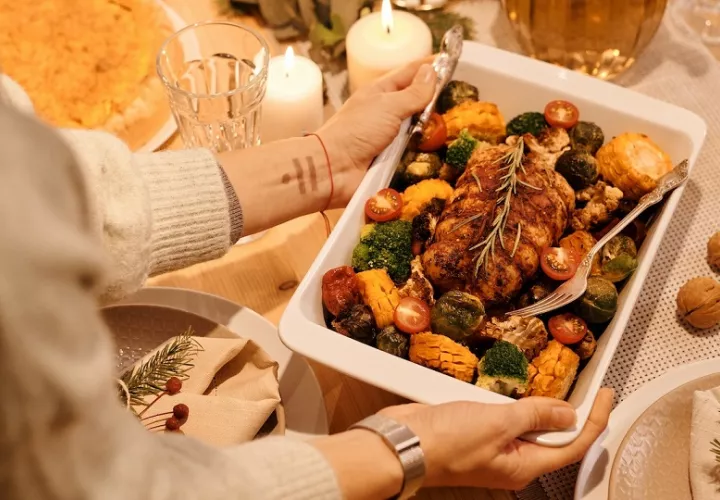 Pueden ser creativos para la cena de fin de año. Foto: Pexels