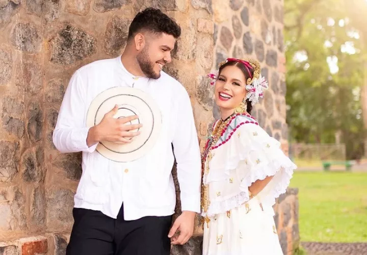 Elvia Nessari Muñoz Vega y su esposo Guillermo Agustín Domínguez Cárdenas. Foto: Instagram