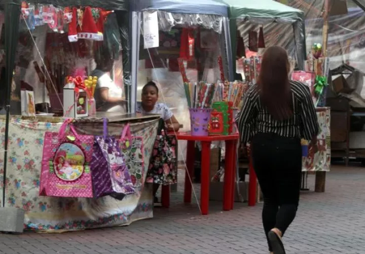 La informalidad sigue siendo alta, como resultado de la crisis económica acentuada por la pandemia, al punto que se duda de la cifra que maneja el Gobierno.  Foto: Víctor Arosemena