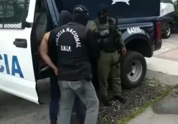 Junto a la exfuncionaria de la cárcel de David fueron capturados cinco hombres. Foto. Mayra Madrid