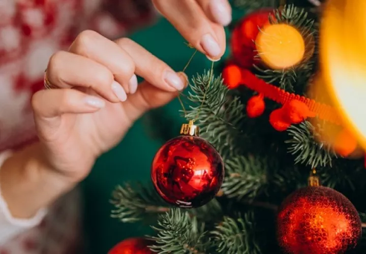 Decorar para Navidad es una tradición. Foto: Ilustrativa / Freepik