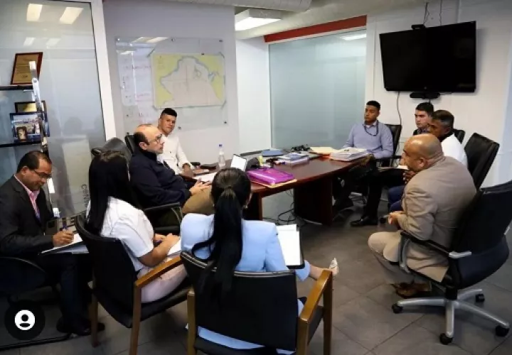 Vista de la reuniónm con el defensor del Pueblo. Archivo.