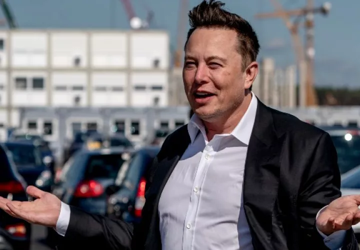 El magnate Elon Musk prometió que la respuesta de los usuarios de Twitter será vinculante. Foto: EFE