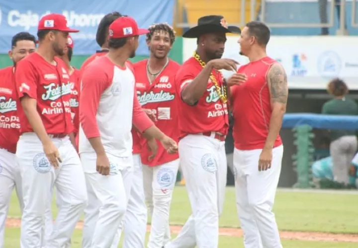 Jugadores de Federales, festejan el triunfo ante Atlánticos. Foto:Probeis