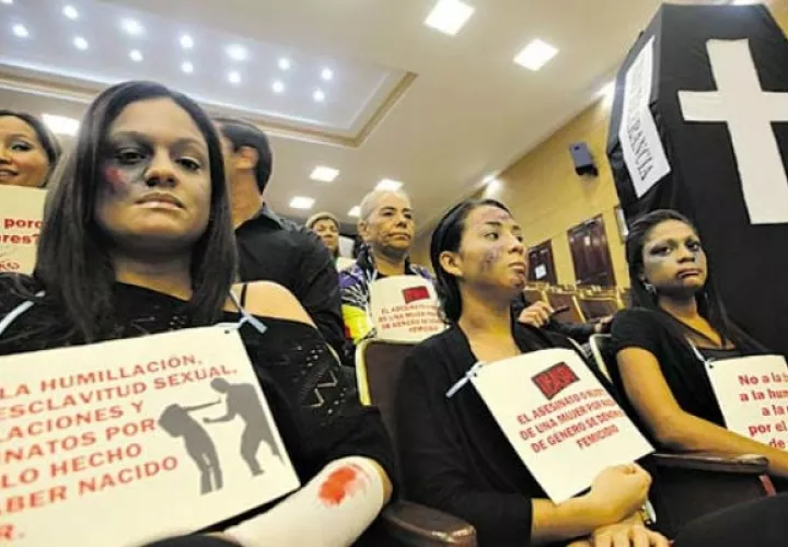 En Panamá se han realizado varias campañas para reducir la violencia hacia la mujer. Archivo.
