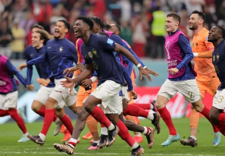 Jugadores de Francia festejan su boleto a la final. Foto:EFE