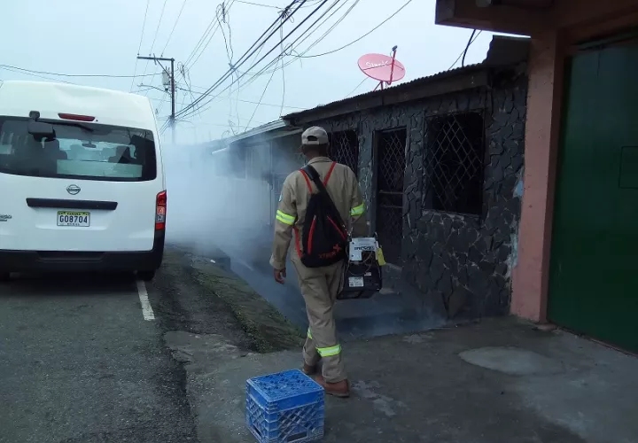 Se mantiene la labor de fumigación en la provincia de Colón. Foto: Diomedes Sánchez