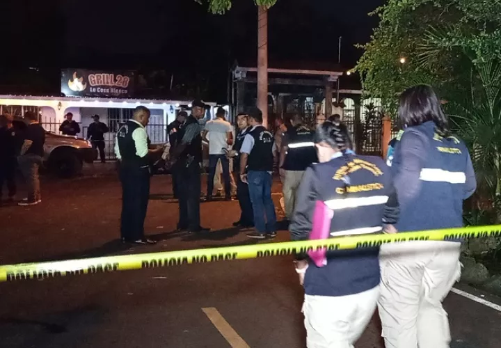 Funcionarios de Criminalística del Ministerio Público (MP) llegaron a la escena del crimen. Foto: Eric A. Montenegro.