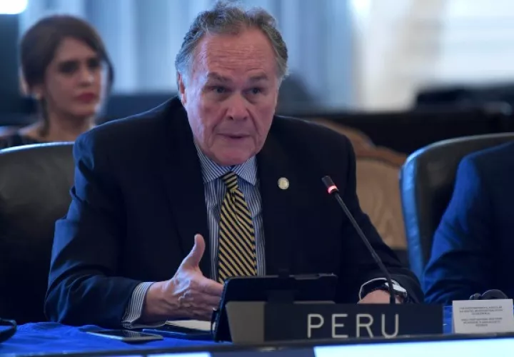 Harold Forsyth se suma a la ola de renuncia en Perú. Foto: EFE