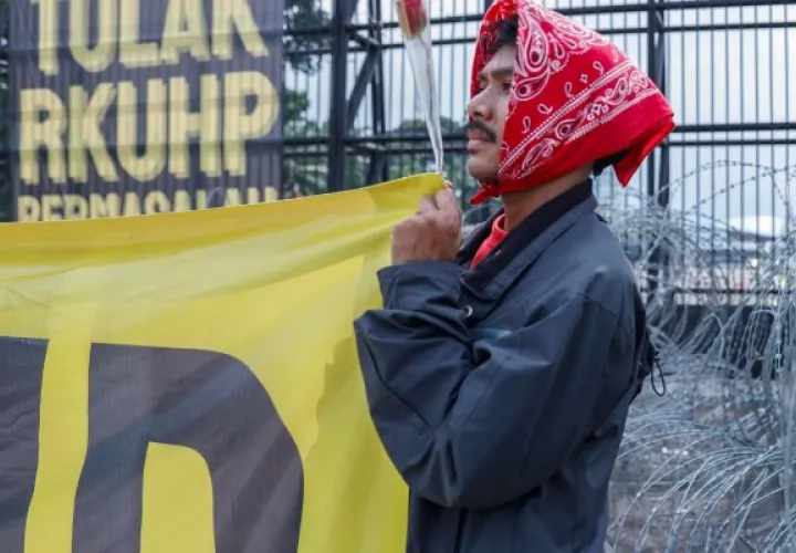 Protestas en Yakarta por reforma del código penal. Foto: EFE