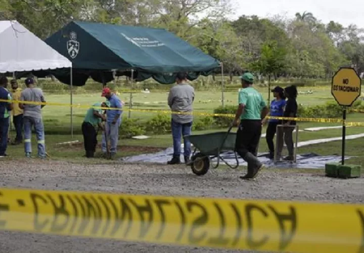 Vista de las exhumaciones que se realizaron en el Jardín de Paz, a mediados de 2020, en los momentos más difíciles de la pandemia. Archivo