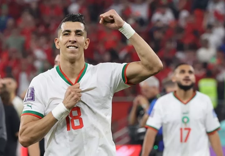 Jawad El Yamiq de Marruecos festeja la clasificación del equipo a octavos. Foto: EFE