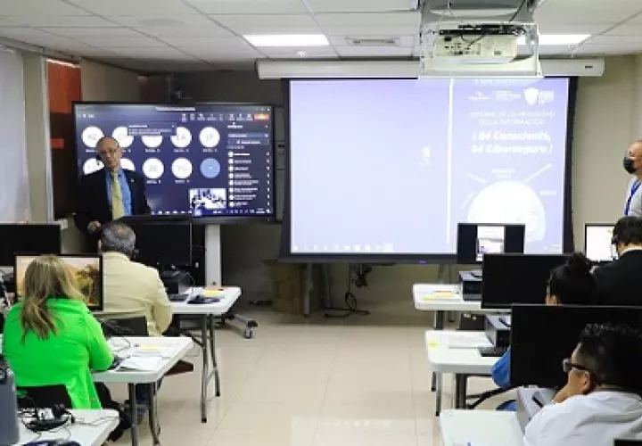 El seminari taler contó con la participación de personal de las diversas intituciones públicas.