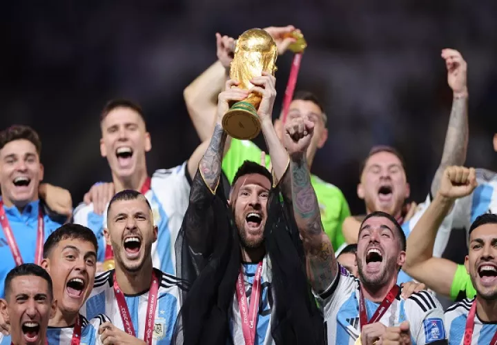 Messi con la Copa del Mundo. Foto:EFE
