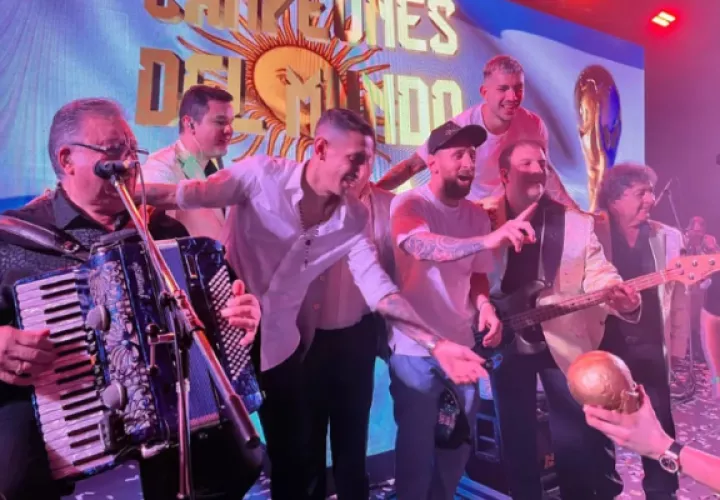 Messi, Di María y Paredes cantando 'Muchachos'. Foto: Instagram / @jorge_barreto87