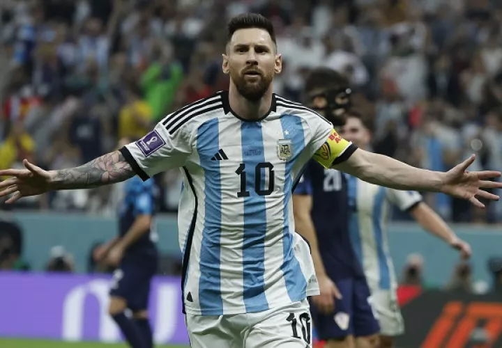 Messi, festeja el pirmer gol de Argentina. Foto: EFE