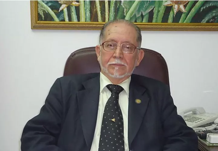Estuvo como secretario general en cuatro periodos de dos rectores. Foto: Archivo