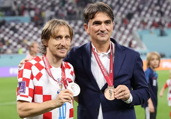 Luka Modric (izq.) y  el técnico, Zlatko Dalic. Foto:EFE 