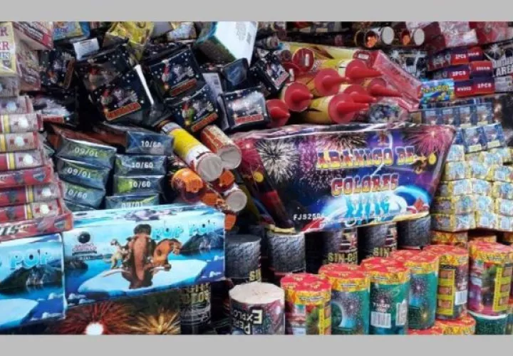 La venta y compra de fuegos artificiales aumenta durante esta época del año. Foto: Grupo Epasa