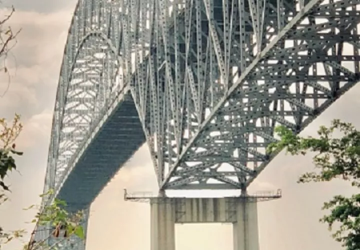 Entre este puente y el Centenario, por día se movilizan un promedio de 100 mil vehículos. Foto: Cortesía