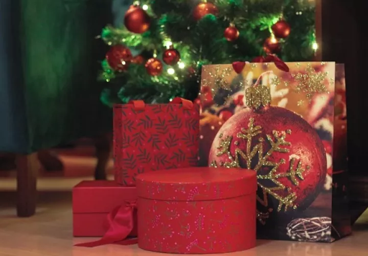Durante la época de fin de año es tradición regalar a los seres queridos. Foto: Pexels